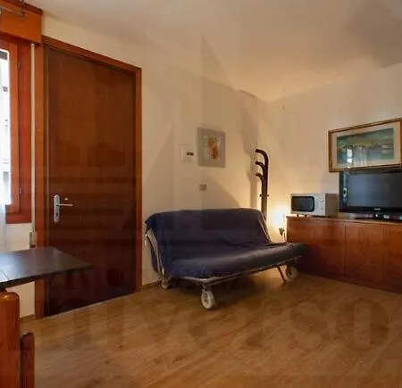 Sotto Il Pino Apartment *