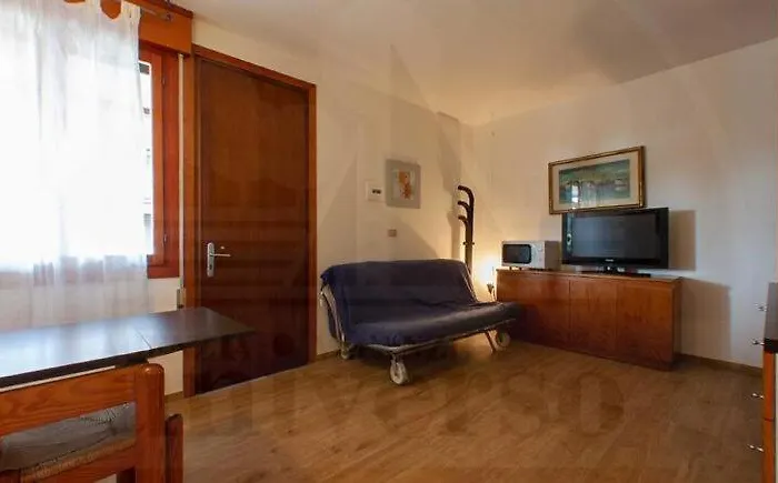Sotto Il Pino Apartament *